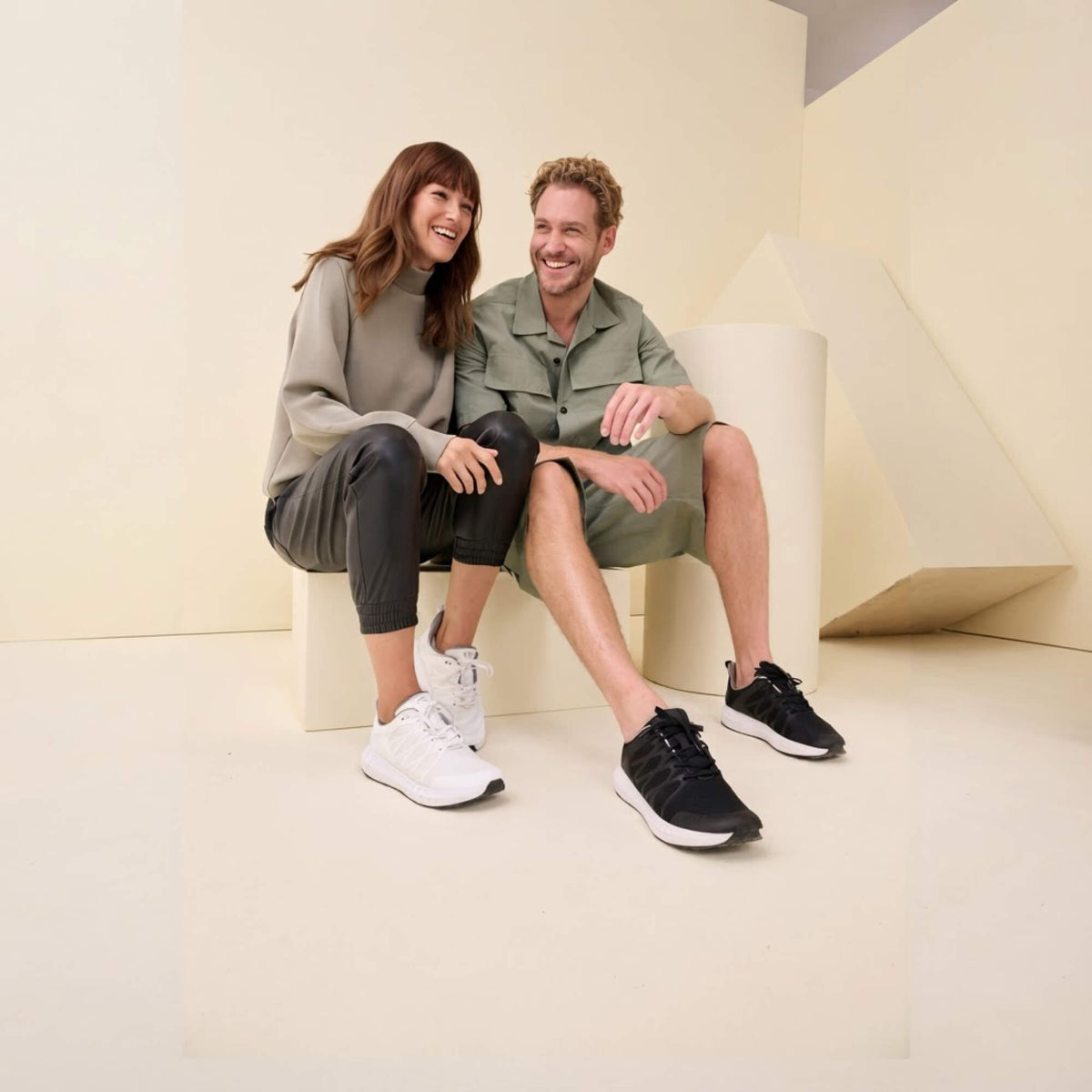 BAER OMN6 gallery 1243300_unisex-sports-shoe-flow-motion-in-white_l.jpg