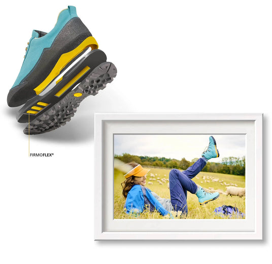 Damen-Outdoor-Schuhe in Blau mit FIRMOFLEX®-Sohle, daneben ein Bild einer Frau in blauer Outdoor-Kleidung auf einer Wiese liegend